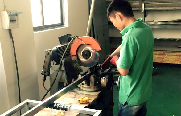 在保障品質，不偷工減料的前提下，嚴格按照工期完成施工